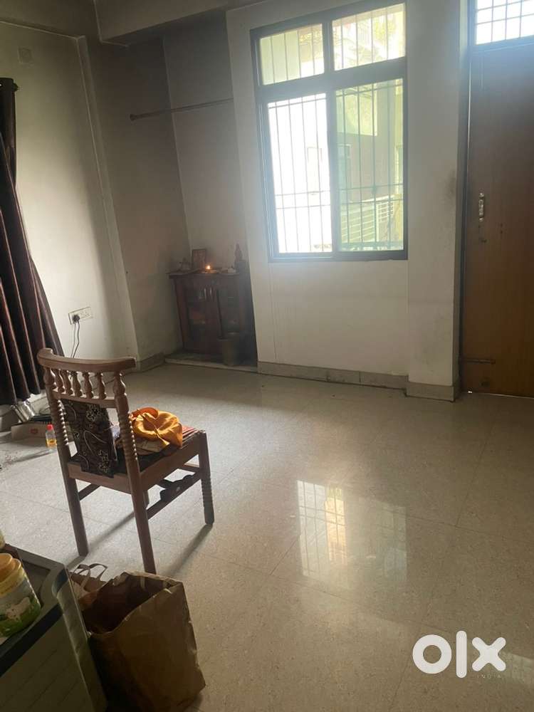 1 room with washroom available in 2 bhk flat