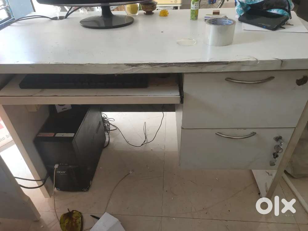 Computer table