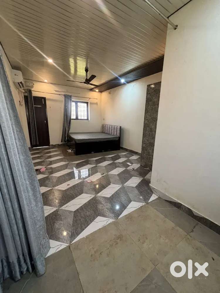 STUDIO FLAT FOR RENT. DEHRAKHAS, NEAR MAHANT INDRESH HOSPITAL.