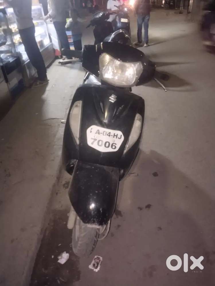 Hi I am selling access 125 2012 model