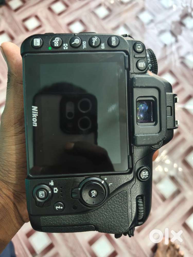 Nikon D7500 Body with 18-140 lens