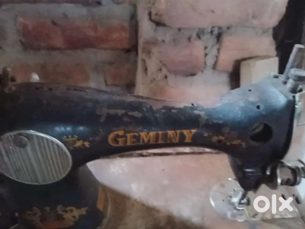 Hand  sewing machine (salai machine)