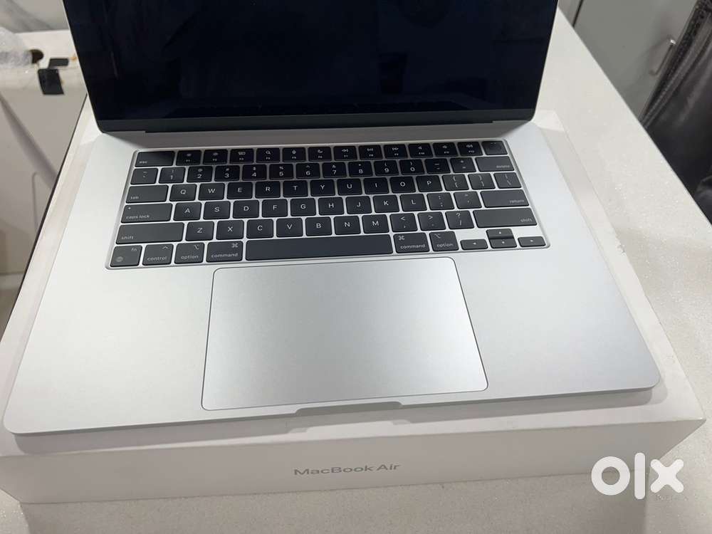 MacBook Air 15-inch ,M3  2024) Chips Apple M3 Memory 8 GB 256 SSD 2 ye