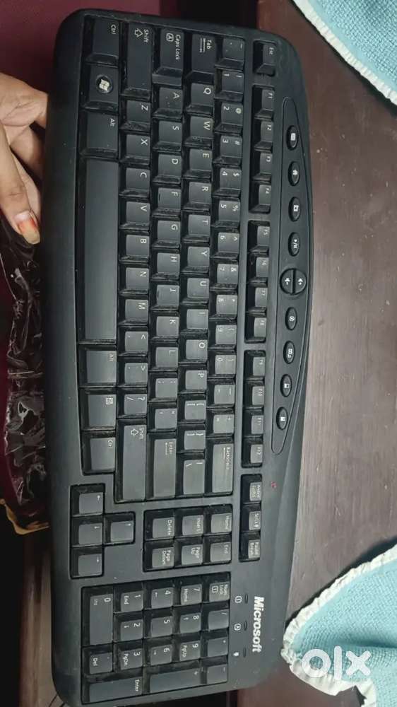 A LG computer with all accessories available for sell at lowest price