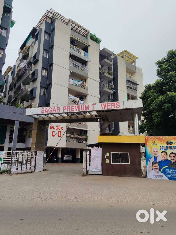 3BHK SEMI- FURNISED FLAT FOR SALE