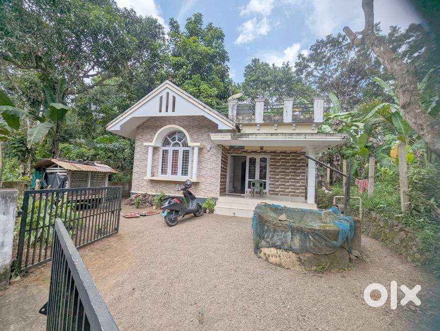 House near Kanjikuzhy-Thiruvanchoor 3 bed 6 cents 34 lakhs
