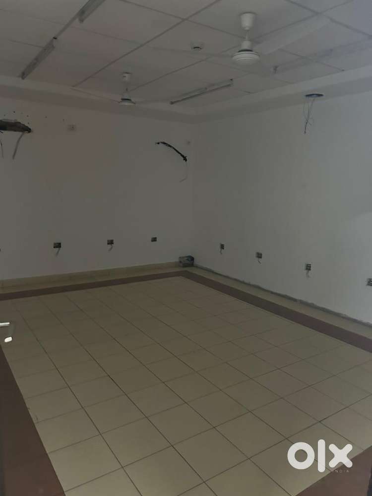 750 sq feet unfurnished office space for rent sector 44 D chd