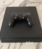 PS4 slim 2 controls 4 games new condition 1tb