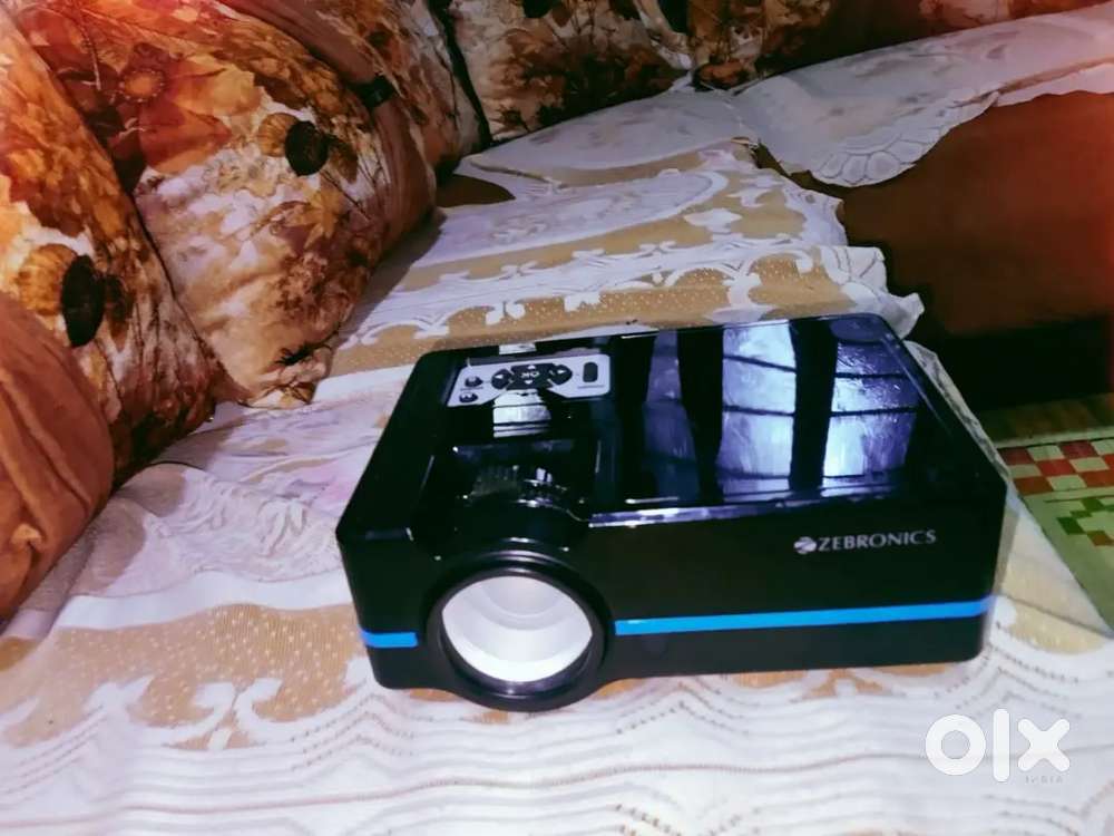 ZEBRONICS LED PROJECTOR