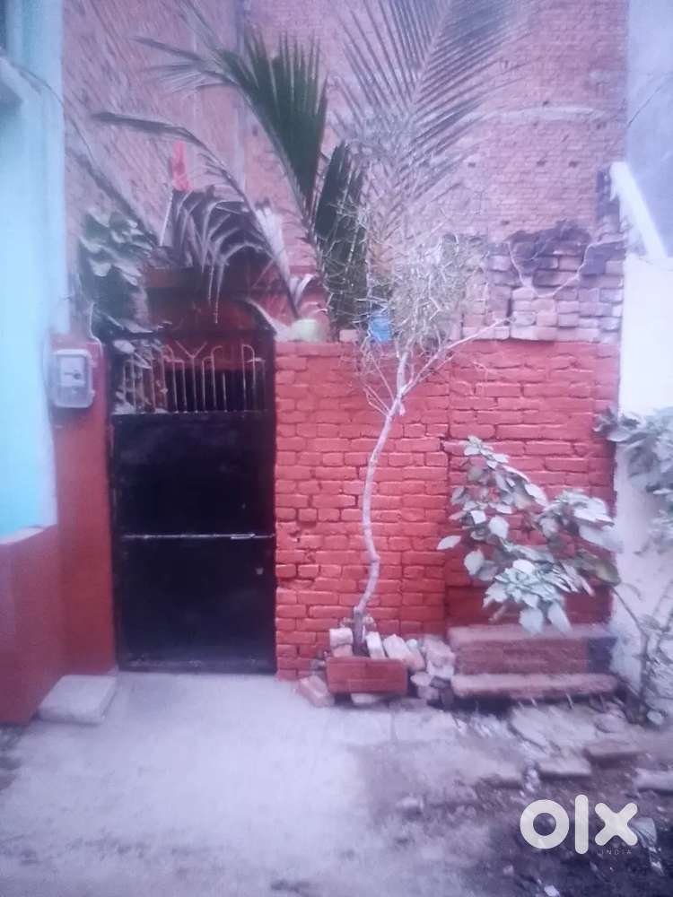 आवास विकास लाल चौक पे E.W.S. बीकर है