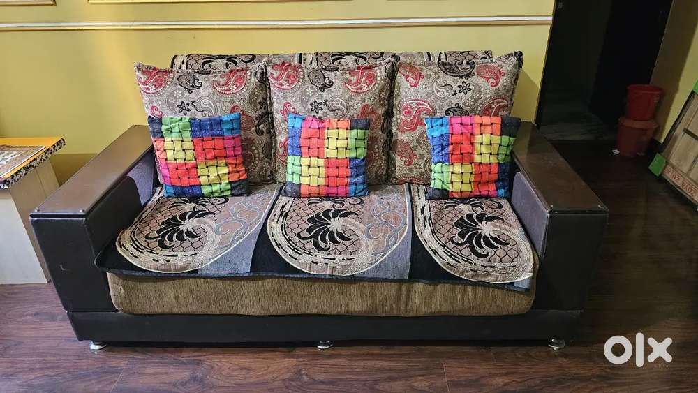 5 Seater Sofa Set in Good Condition