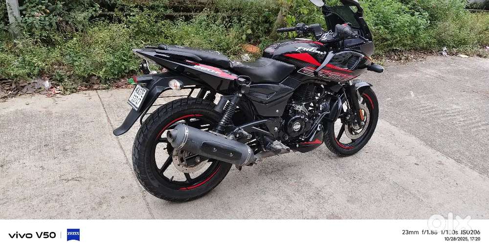 Bajaj 220 DTS i good condition pin to pin shorom history