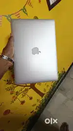 Mac book i7 8/512 good conditions. Battery 3hour