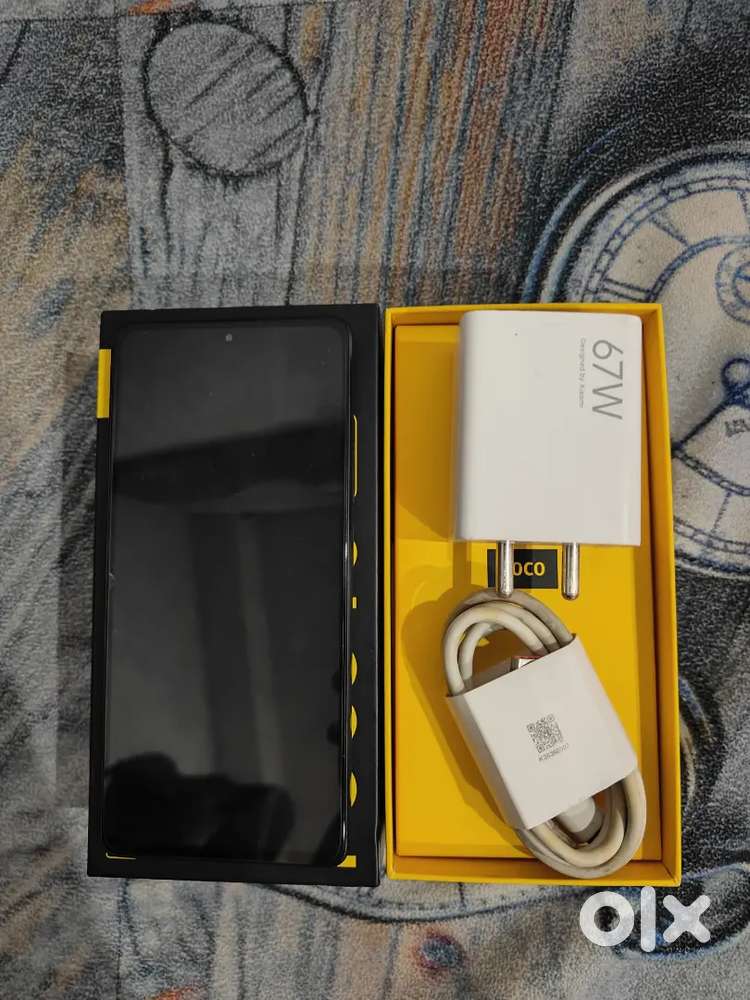Phone is In mint condition phone box charger