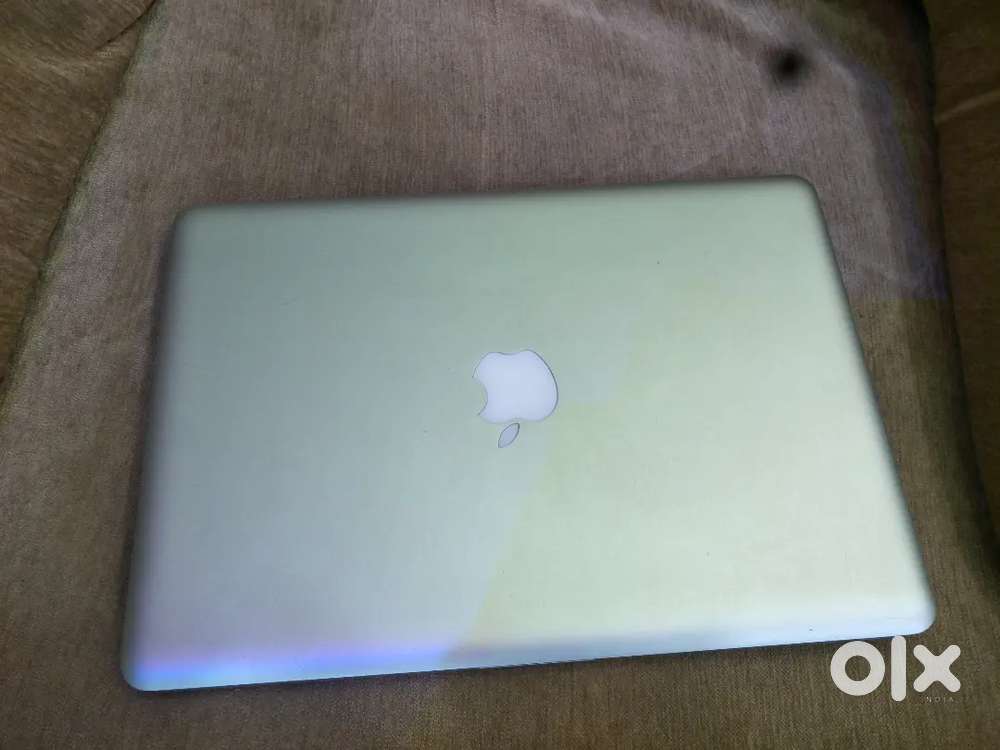 Apple laptop