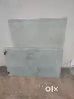 Glass for shelfs