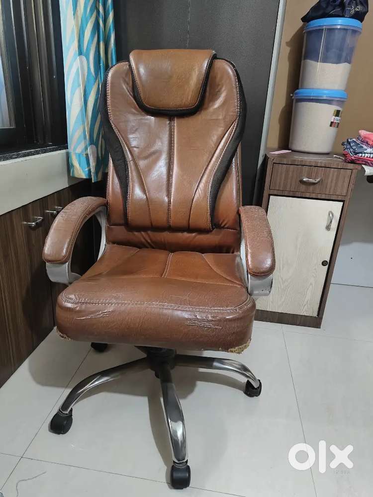 High-back executive office chair