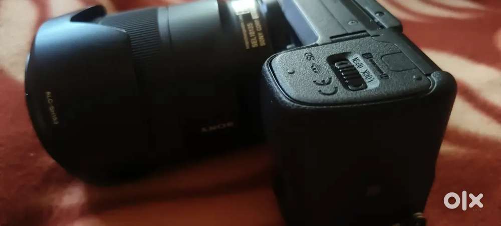 Sony alpha camera 6400 series 4k & lence avlbe charges also with bag