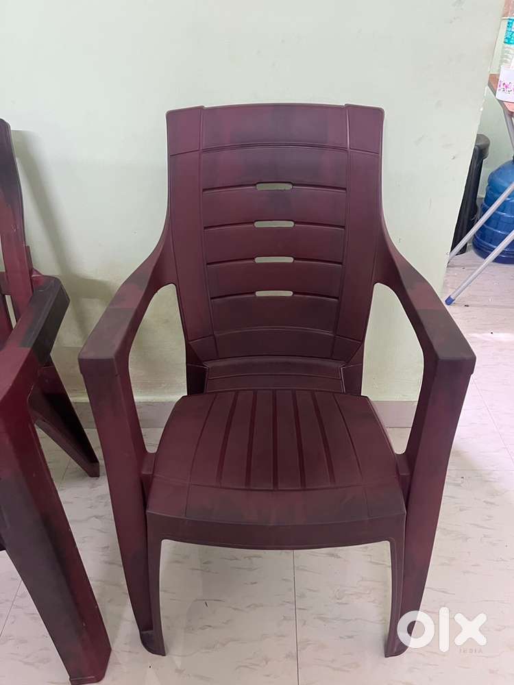 2 Foraml chairs