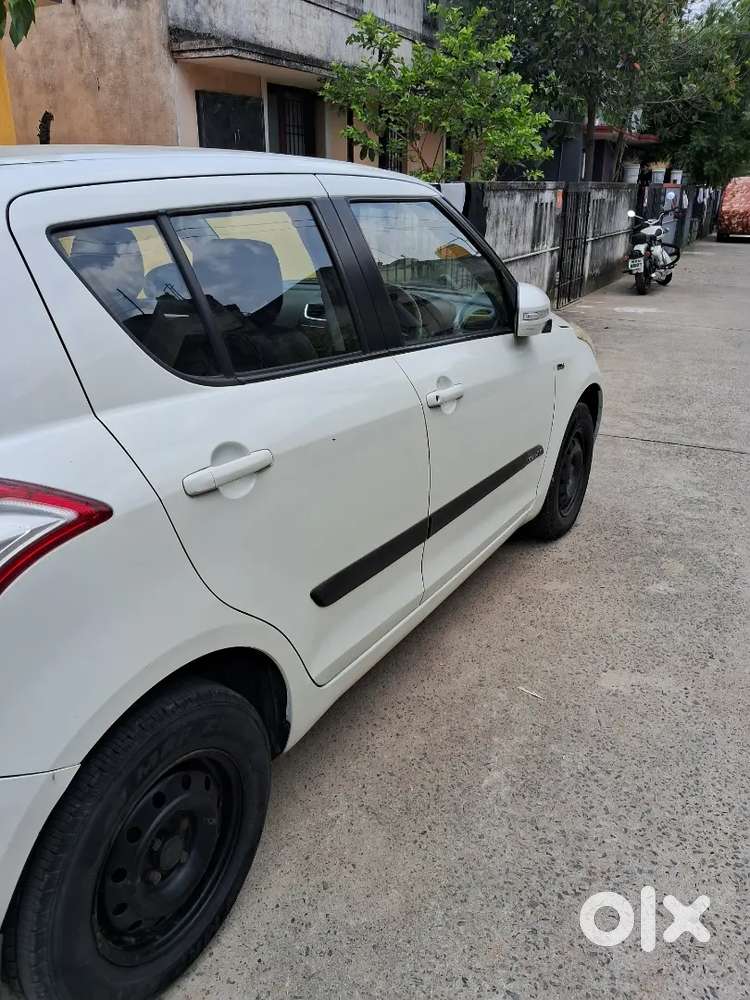 Maruti Suzuki Swift VDI(O) 2016 Diesel 80000 Km, PEARL WHITE COLOUR.