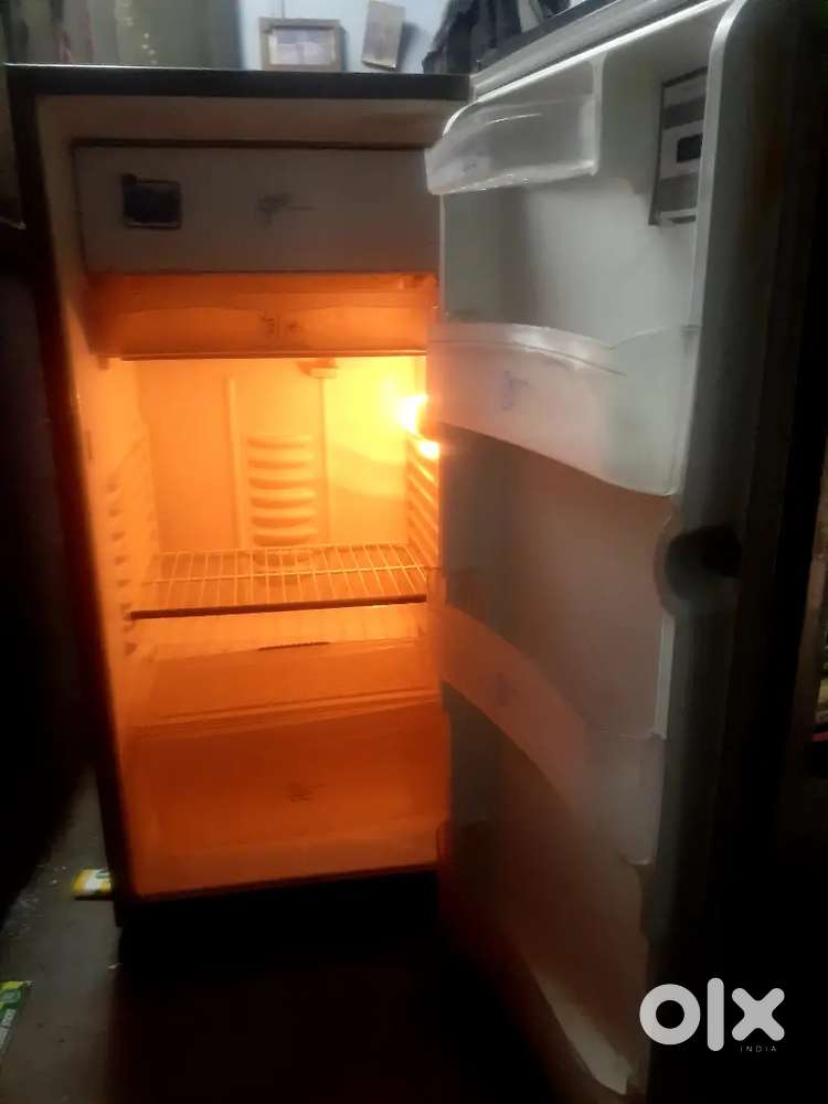 Whirlpool fridge good working conditions.