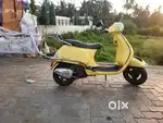 Vespa lx 125 yellow