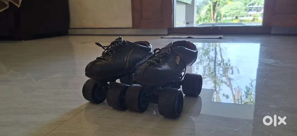 Skating shoe for 3000, original price 4000,last price 2500