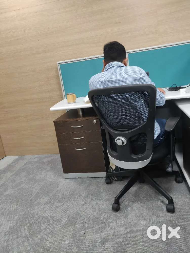 Chair hai bethne milega