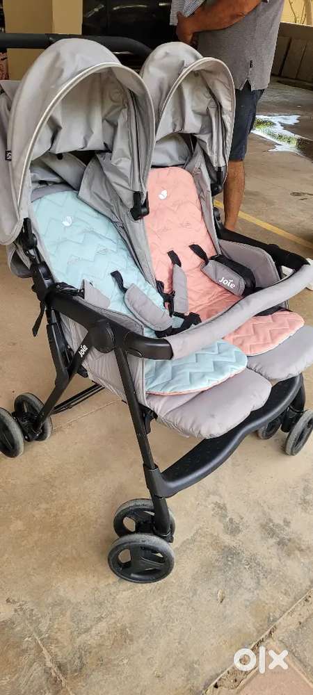 Twin baby pram