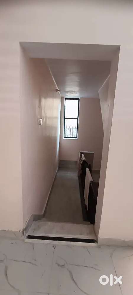 Independent floor in a posh society