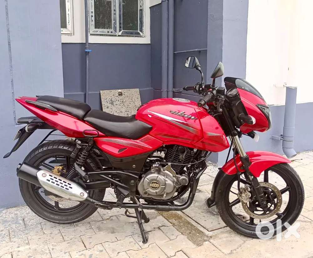 Superb Bajaj Pulsar 180 double disc Model !!