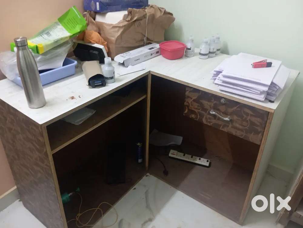 Counter 1 table 1  glass 16 8mm