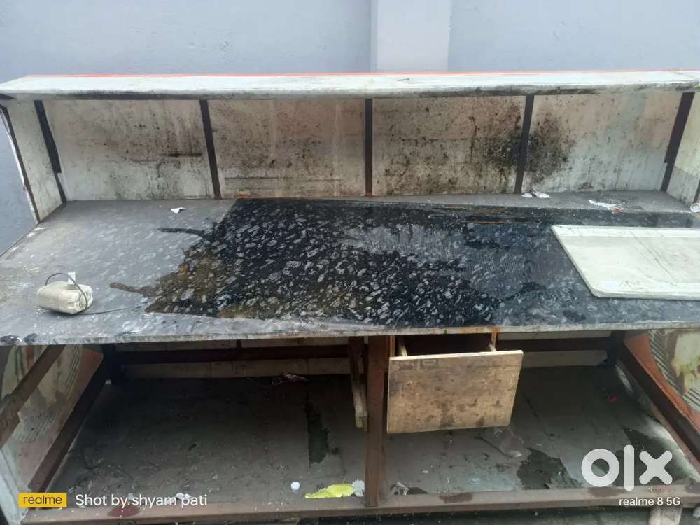 8 Cher black colour and green met