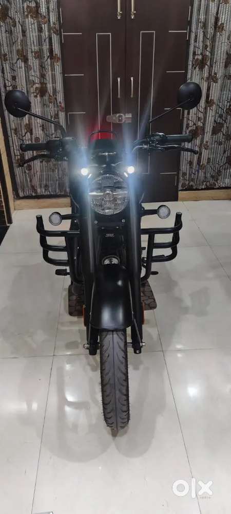 New Bike all dcoments camplete 1st owner Punjab number