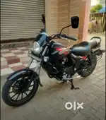 Bajaj Avenger 220 Street