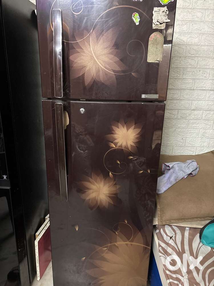 Brrown fridge full in working condition