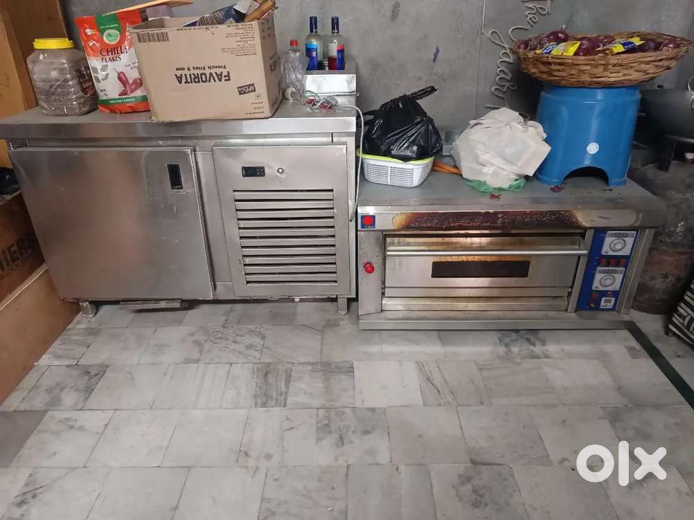 Comercial Pizza Make liner (40000₹) and gas oven (25000₹)