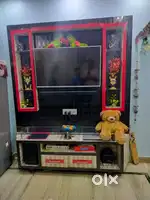 Stylish and sturdy TV stand for sale, in excellent condition