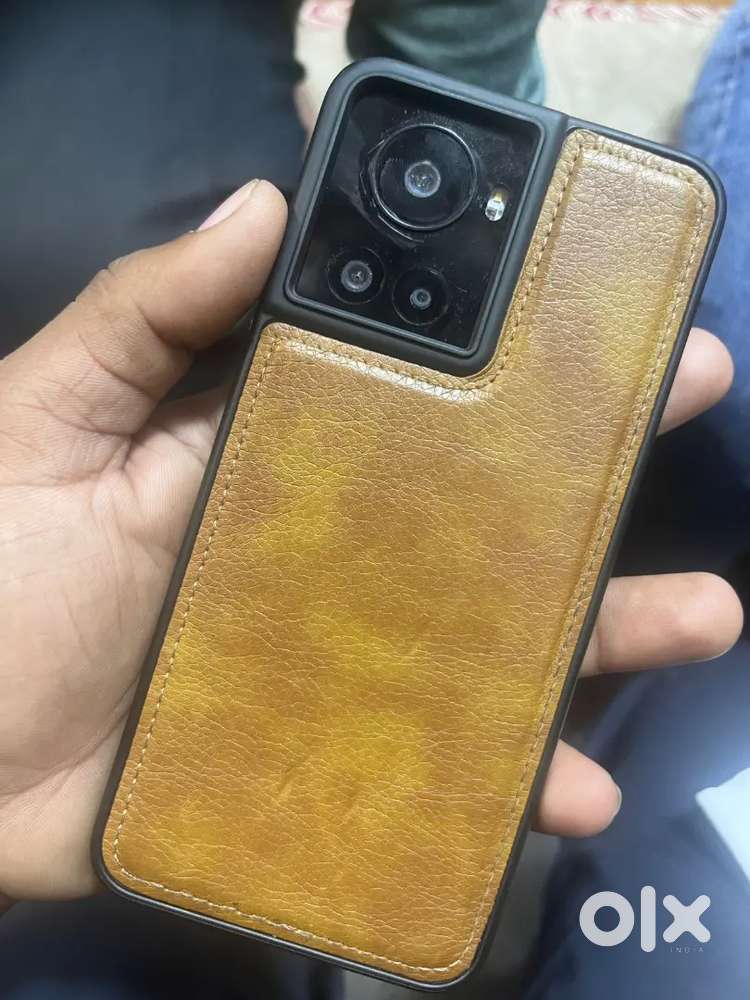 8/128. Only phone  charger