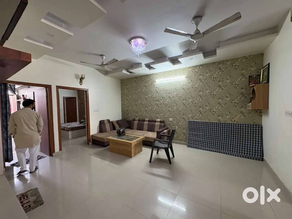 3 bhk 2 room available for couples girls boys