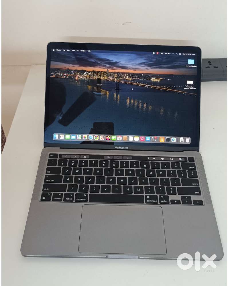 Macbook pro M1  mint  2022