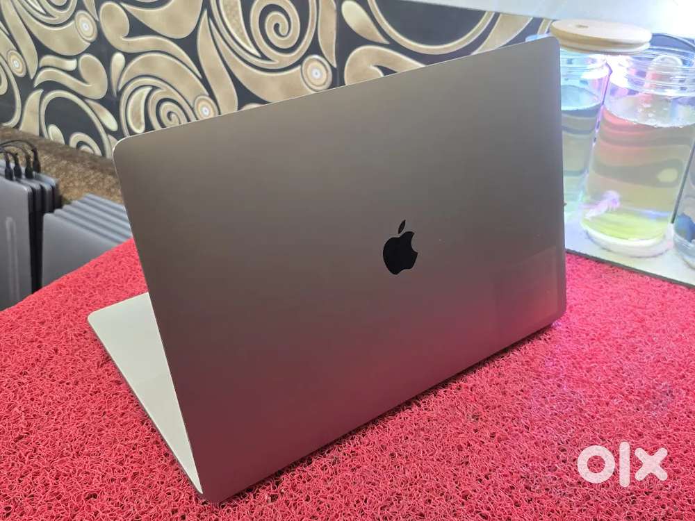 Apple Macbook Pro 2020 i7 16gb 512gb 5.5gb Graphics 16inch Retina