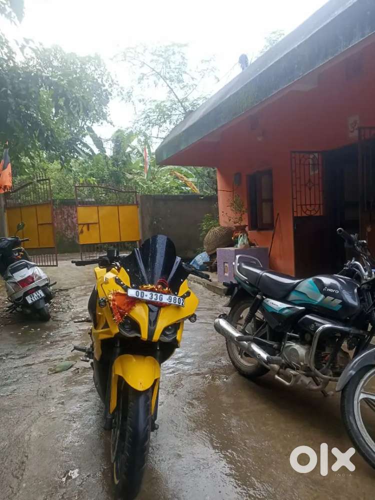 Bajaj rs 200