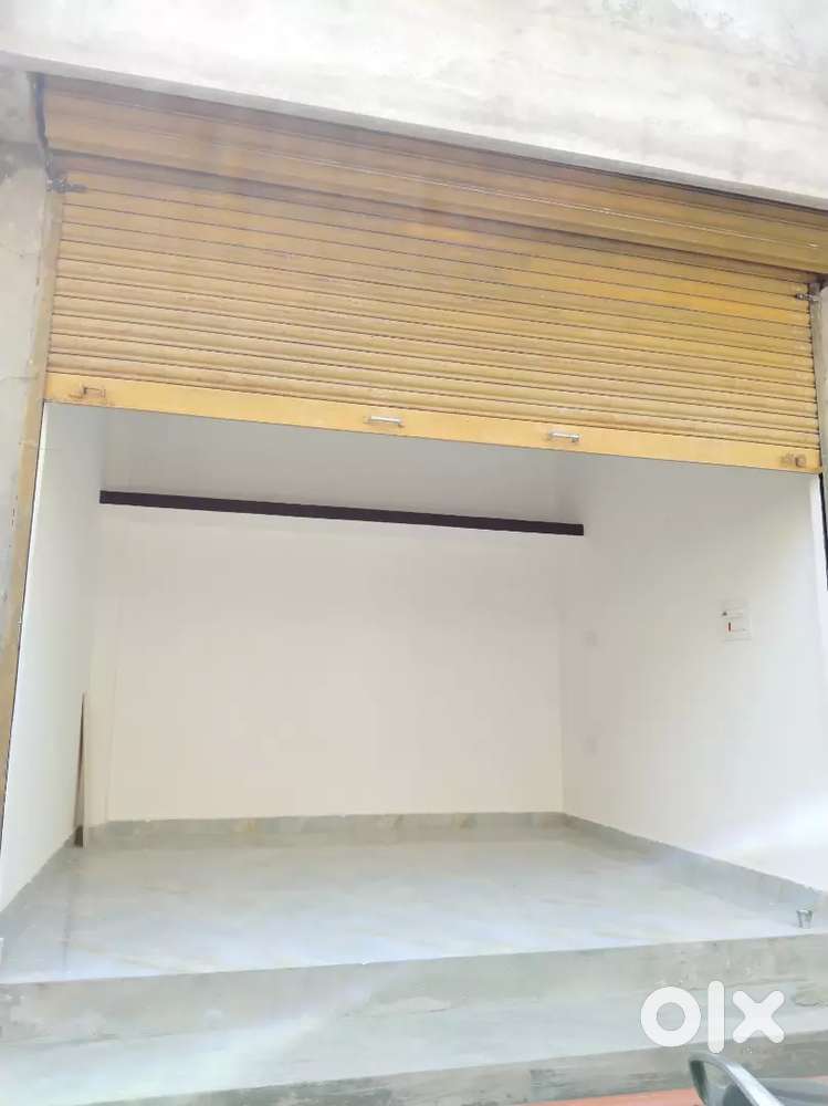 Shop for rent cum lease at momtha booth street mandi moholla mysore