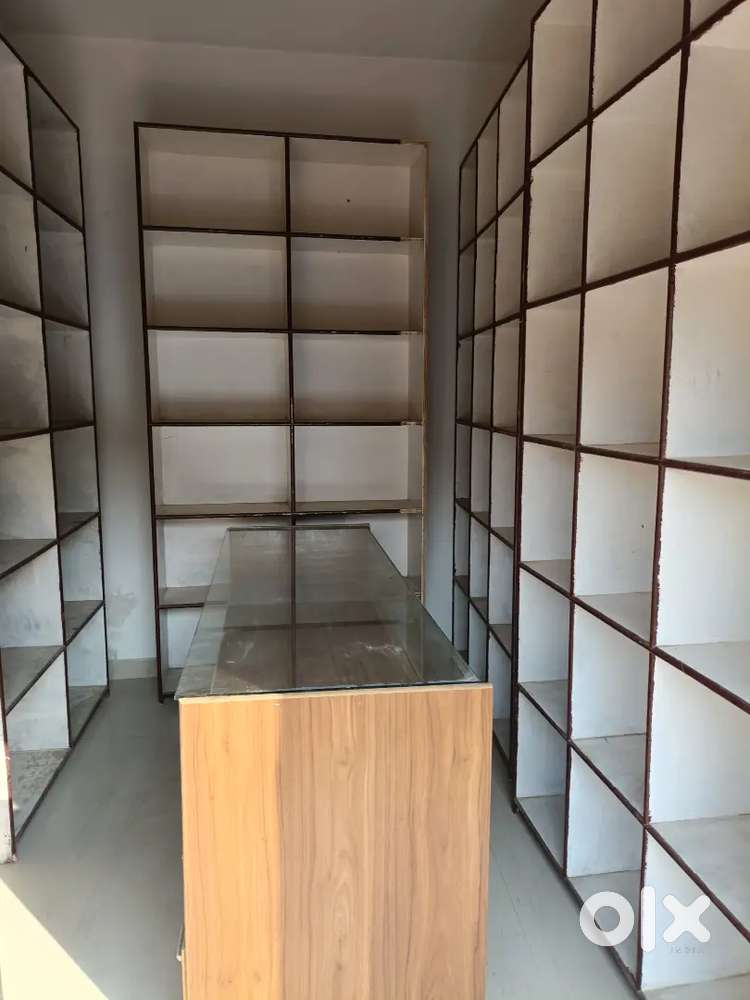 Shop fitting