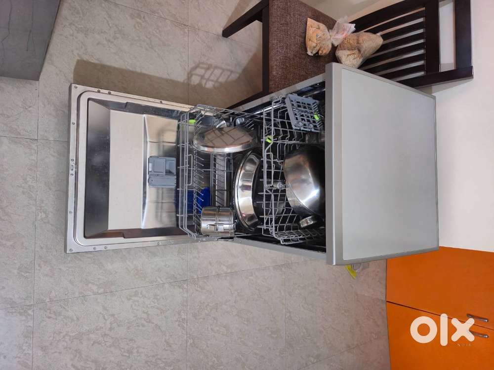VOLTAS DISH WASHER