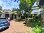 Aluva kodikuthumala( NAD vazhi )11,cent land & 3bhk old house for sale