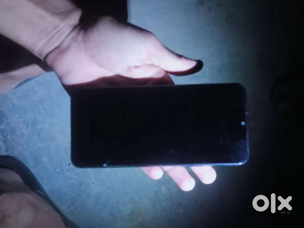 Aapka dyan kidr he aapka mobile idr he