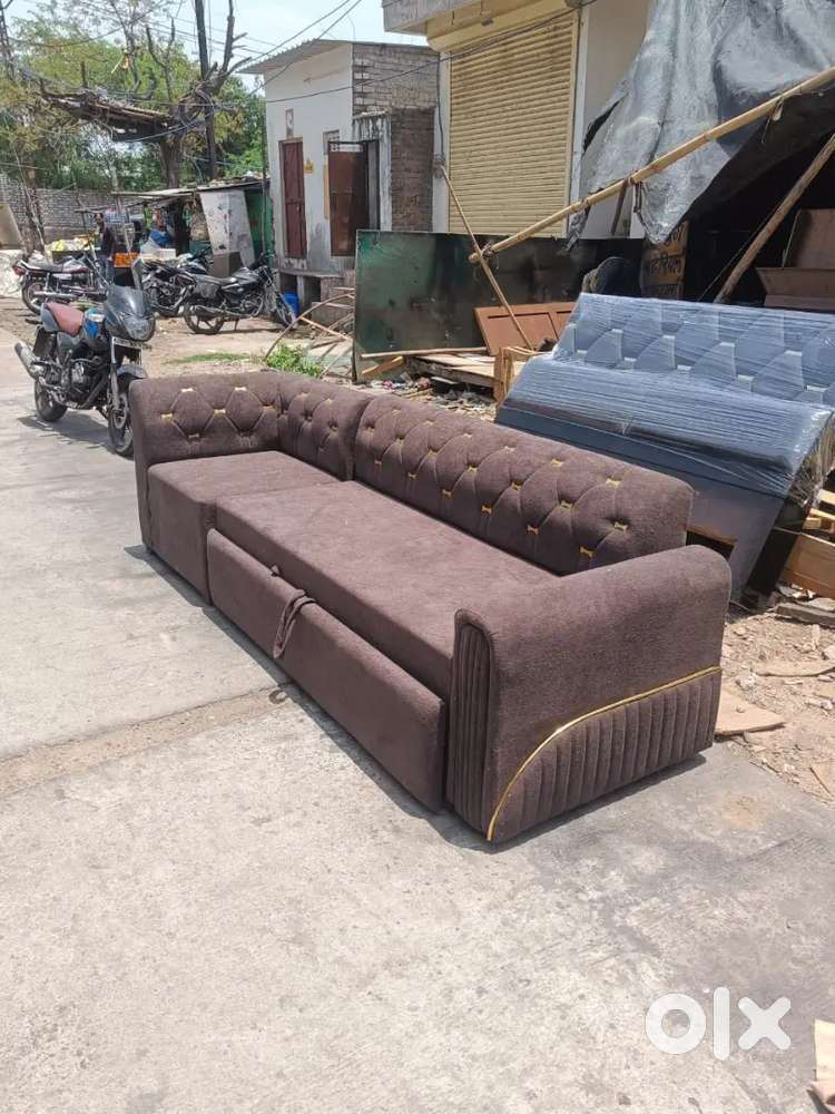 New sofe banae jaate Hain purane sofe repair kiye jaate Hain