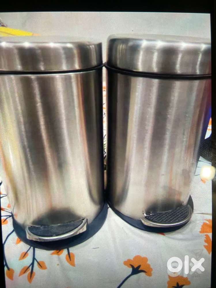 Stainless steel pedal bin with plastic bucket
